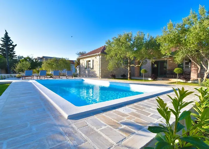 House Mate Ceko - Authentic Dalmatian Stone Villa بيت للعطل *